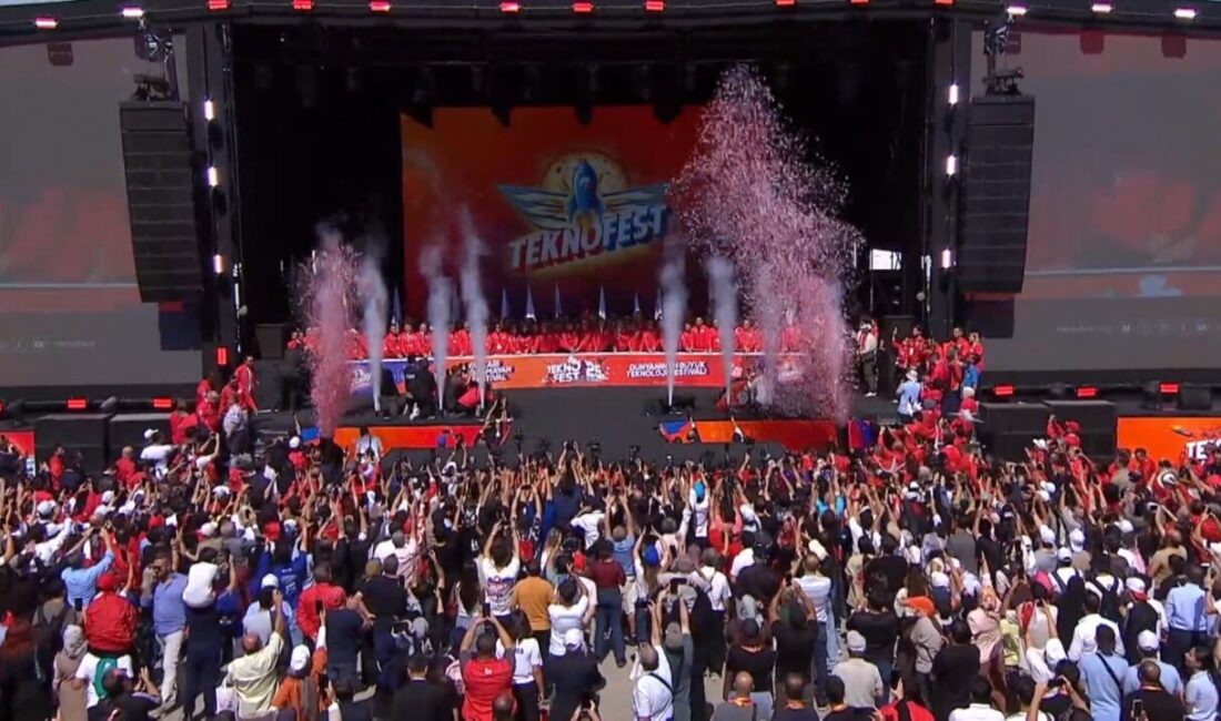 Gülseren KARAPINAR- İrem Çağla ZİNCİRLİ -Hadican EROL/İSTANBUL, -TEKNOFEST 2025 açılış