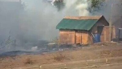 Uğur Samet AVCI/İSTANBUL, -SİLİVRİ’de otluk alanda çıkan yangın, arazide bulunan