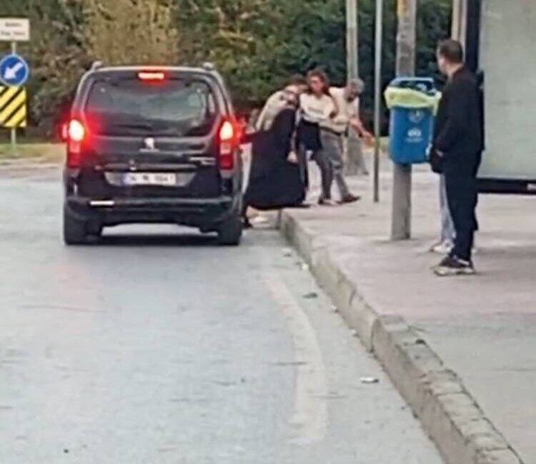 Baran AKKAYA- Emin YEŞİL/İSTANBUL, – SULTANGAZİ’de bir kadın akan trafikte