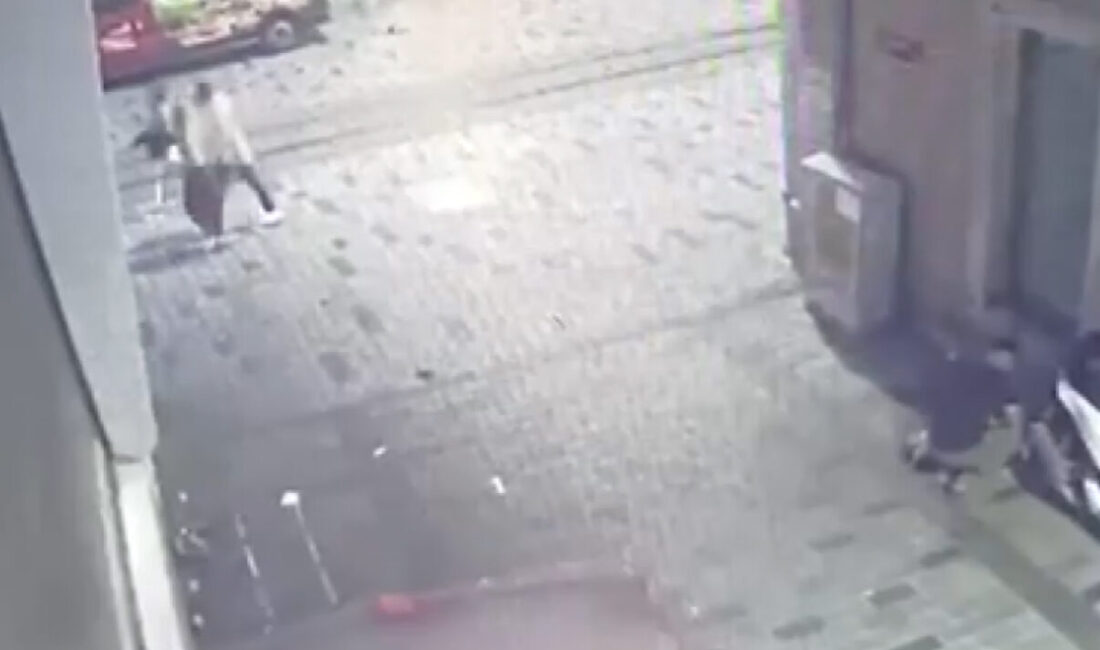 Doğan Can CESUR / İSTANBUL – TAKSİM İstiklal Caddesi’nde bir