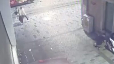 Doğan Can CESUR / İSTANBUL – TAKSİM İstiklal Caddesi’nde bir