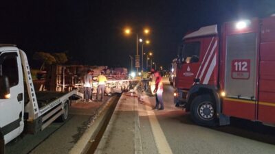 Mert ORDU/İSTANBUL, – TUZLA’da sürücüsünün direksiyon hakimiyetini kaybettiği kamyonet, aydınlatma