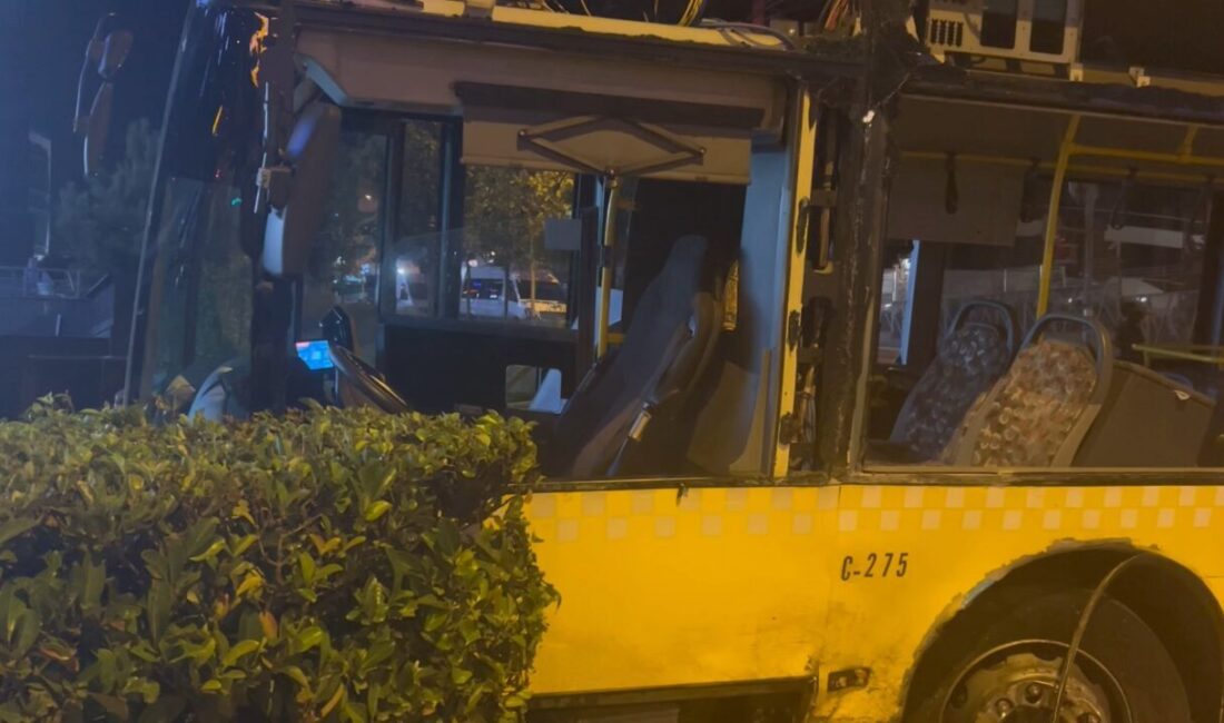 Armağan GÖKMEN / İSTANBUL, – ÜMRANİYE’de İETT otobüsü ile otomobilin