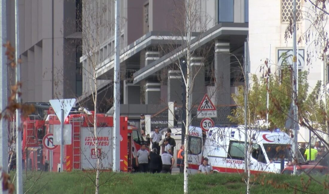 İsa ALMAÇAYIR/İSTANBUL, -ÜMRANİYE’de kanalizasyon çalışması sırasında göçük meydana geldi. Toprak