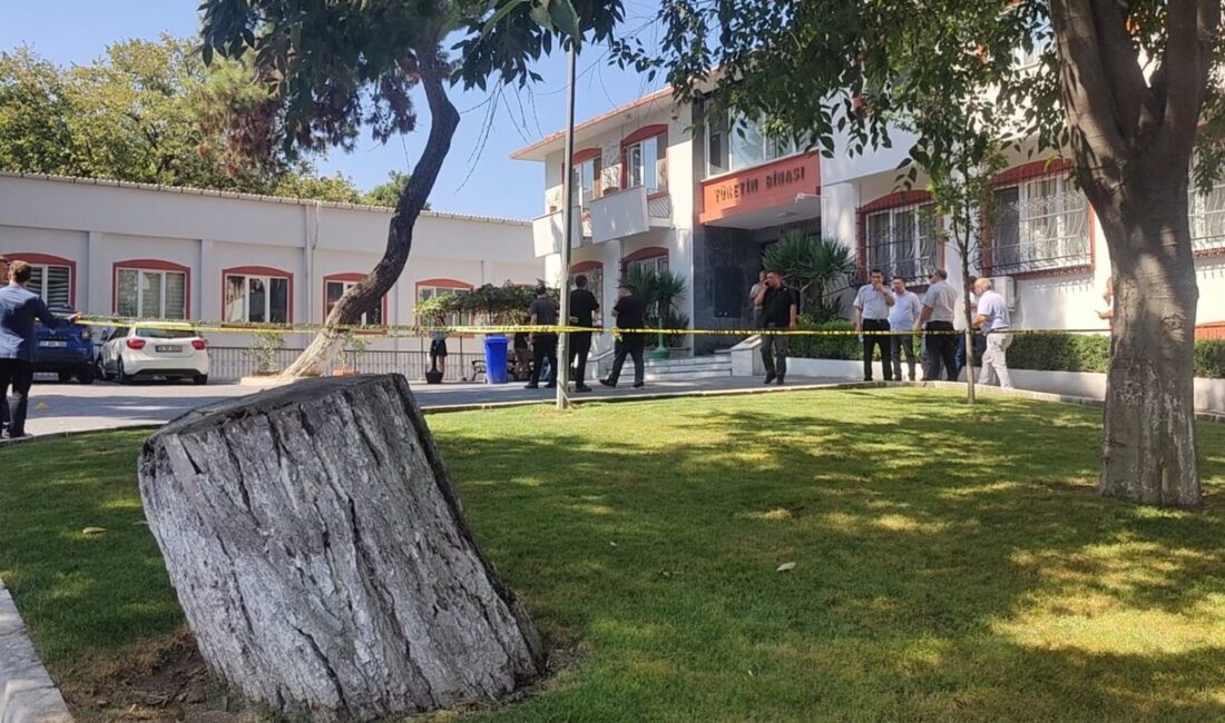 İSTANBUL, – ZEYTİNBURNU Balıklı Rum Hastanesinin bahçesine gelen motosikletli iki