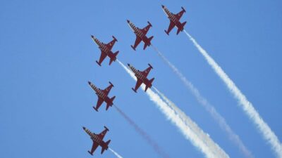 SOLOTÜRK VE TÜRK YILDIZLARI NEFES KESTİ İzmir’in Kurtuluş Günü etkinlikleri