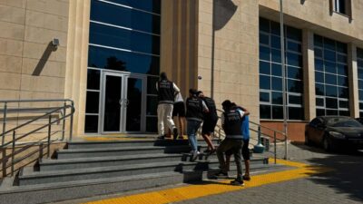 Tolga TAHÇI/İZMİR, – İZMİR’in Çeşme ilçesinde polisin düzenlediği 11 ayrı