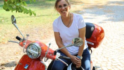 Seza Nur ALPDÜNDAR/İZMİR, – İZMİR’de yaşayan, Yaşar Üniversitesi Sanat ve