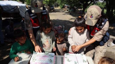 Muzaffer KOŞAN/ERZİNCAN, – ERZİNCAN’ın Üzümlü ilçesinde çalışan mevsimlik tarım işçisi