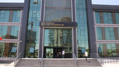 ‘ÖĞRETMENİMİZE YAPILAN MENFUR SALDIRIYI ŞİDDETLE KINIYORUZ’ Diyarbakır’da öğretmen R.S.’nin okulda