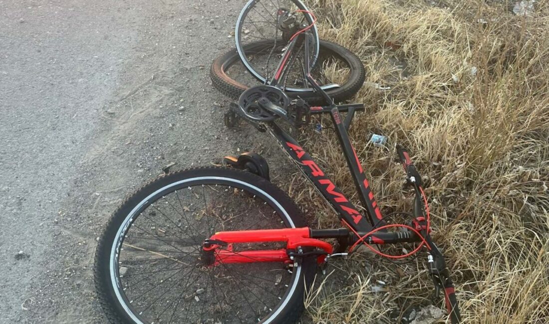 Emre SAÇLI/Salihli, (MANİSA), – MANİSA’nın Salihli ilçesinde kamyonetin çarptığı bisikletin