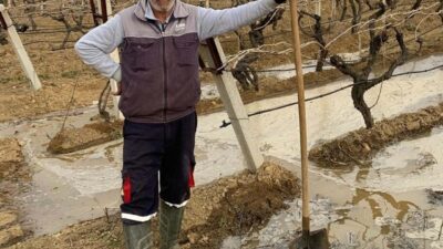 Emre SAÇLI/SALİHLİ (Manisa), – MANİSA’nın Salihli ilçesinde kamyonet ile çarpışan