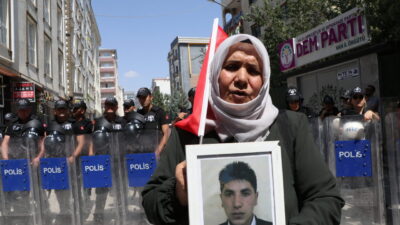 Behçet DALMAZ/VAN, – VAN’da, PKK tarafından kaçırılan evlatları için 108’inci