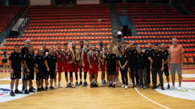 İZMİR, – BASKETBOL Süper Ligi’nde 10 transferle yenilediği kadrosuyla sezona