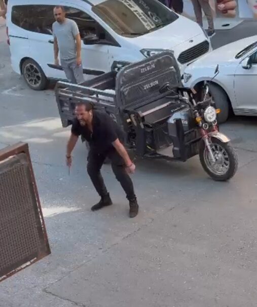 Kasabın vurduğu güzellik merkezi sahibi geçen hafta bıçakla tehditler savurmuş NİĞDE, – NİĞDE’de tartıştığı kasap Alper Kaan Çelikbaş (23) tarafından