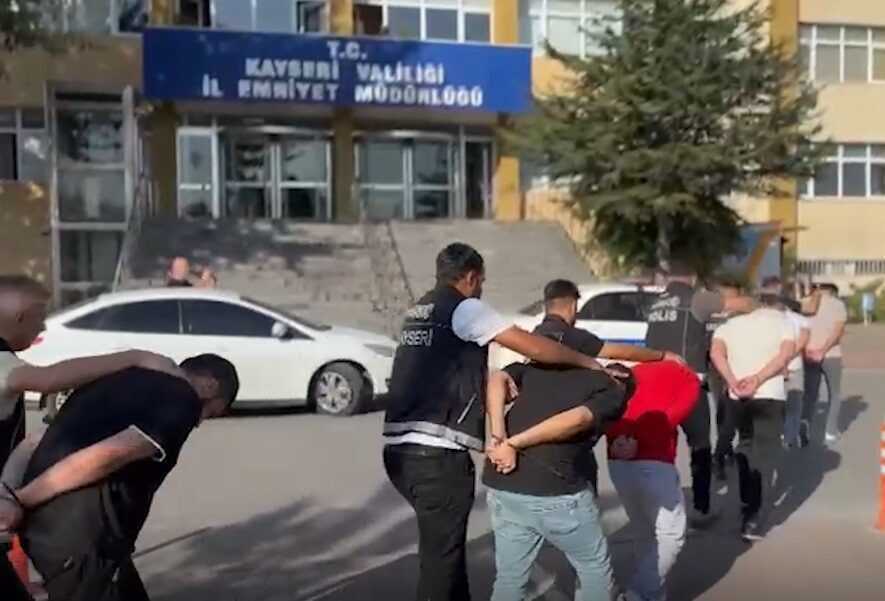 KAYSERİ, – KAYSERİ’de polisin düzenlediği uyuşturucu operasyonunda gözaltına alınan 22