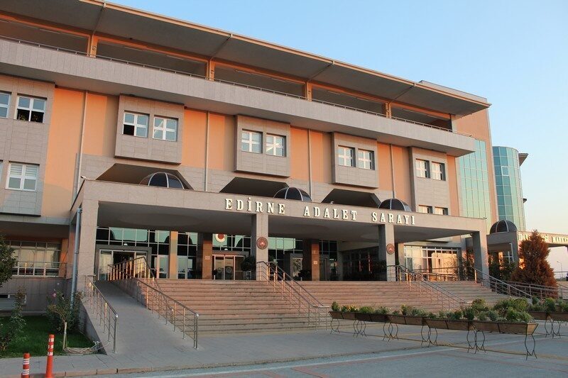 Ünsal YÜCEL/EDİRNE, – EDİRNE’de polisin durdurduğu kiralık otomobilde yasa dışı