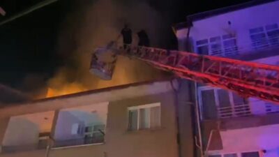 Burak CAN/ KIRIKKALE, – KIRIKKALE’de 3 katlı apartmanın çatısında çıkan