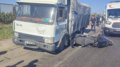 Yasin KESKİN/ KARACABEY(Bursa), – BURSA’nın Karacabey ilçesinde kırmızı ışıkta bekleyen