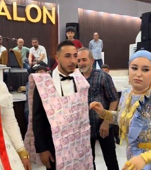 Salih KESKİN/MARDİN, – MARDİN’in Kızıltepe ilçesinde yapılan bir düğünde, damada