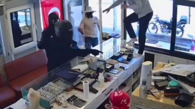 Ufuk AKTUĞ/PAYAS (Hatay), – HATAY’ın Payas ilçesinde silahla kuyumcu dükkanına