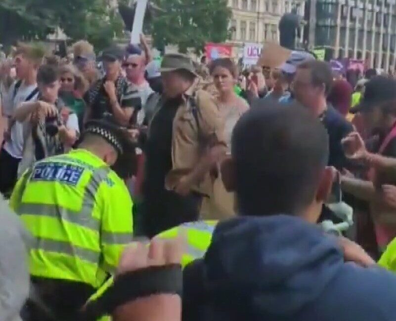 BİRLEŞİK KRALLIK, – İNGİLTERE’nin başkenti Londra’da, binlerce kişi Filistinlilere destek
