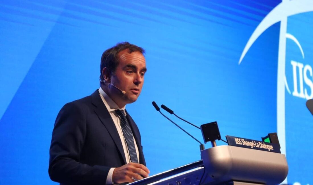 FRANSA, – FRANSA Cumhurbaşkanı Emmanuel Macron, düşen hükümette Savunma Bakanı