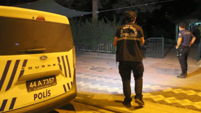 Recep BAĞDAT/MALATYA, – MALATYA’nın Battalgazi ilçesinde cami avlusunda husumetli iki