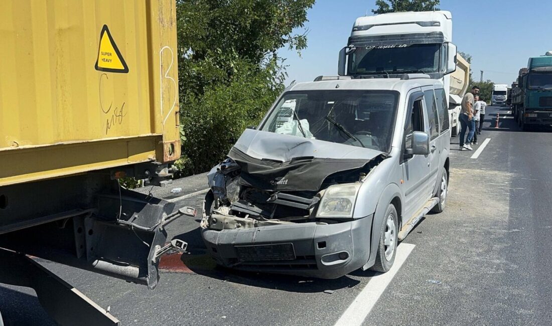Doğan ÇİZMECİ/TURGUTLU (Manisa), – MANİSA’nın Turgutlu ilçesinde 1 TIR, 1