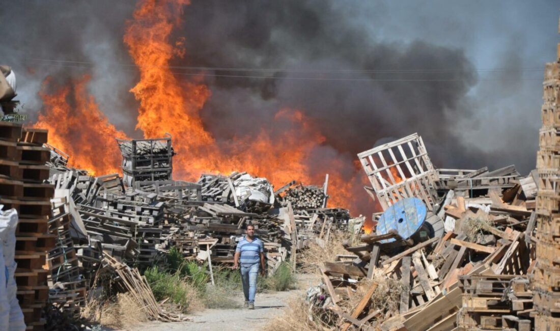 AZOT TANKI PATLADI, ALEVLER PALET FABRİKASINA SIÇRADI Manisa’nın Yunusemre ilçesindeki