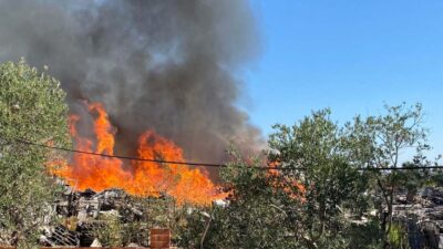 Ersan ERDOĞAN/MANİSA, – MANİSA’nın Yunusemre ilçesindeki palet fabrikasında yangın çıktı.