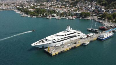 Sedat ÜNAL/FETHİYE (Muğla), – 2021’de Covid-19 nedeniyle yaşamını yitiren Kazak