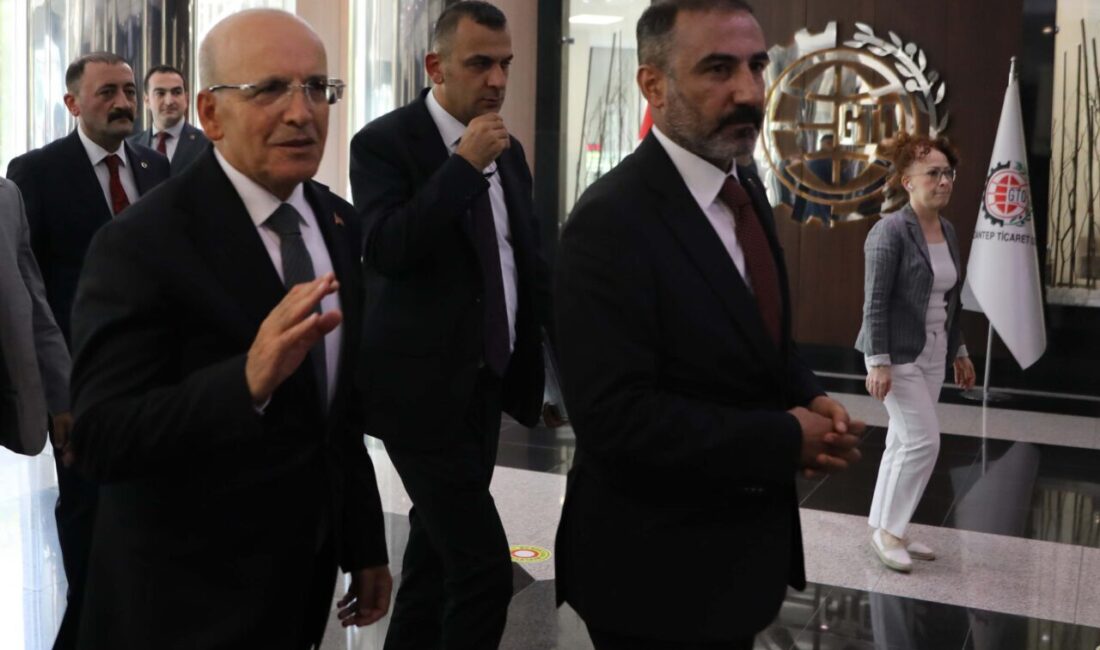İŞ DÜNYASI İLE BULUŞMA TOPLANTISINA KATILDI Hazine ve Maliye Bakanı