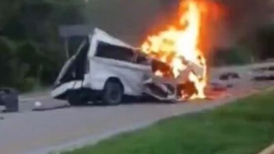 MEKSİKA, – MEKSİKA’nın Yucatan eyaletinde minibüs ile TIR’ın çarpışması sonucu