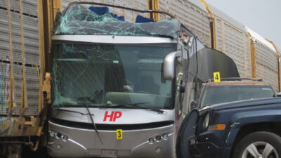 MEKSİKA, – MEKSİKA’da trenin yolcu otobüsüne çarpması sonucu 10 kişi