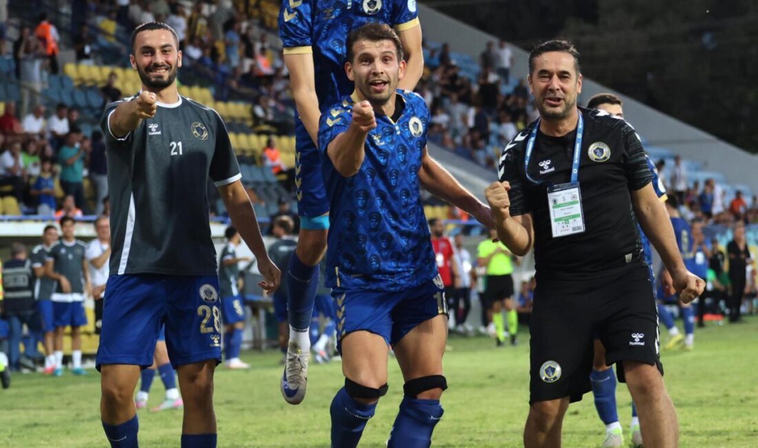 İZMİR, – 2’nci Lig Kırmızı Grup’ta üst üste Adanaspor (D)