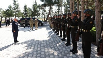 ANKARA, – MİLLİ Savunma Bakanı Yaşar Güler, Konya’da Kara Kuvvetleri