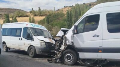 Hacı Baba LALE/YAHYALI, (Kayseri), – KAYSERİ’nin Yahyalı ilçesinde, 2 minibüsün