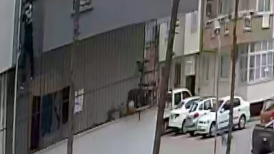 Anıl ATAR-Yaşar SERİNTÜRK/ADANA, – ADANA’da motokurye Turan Çoban (37), yağmur