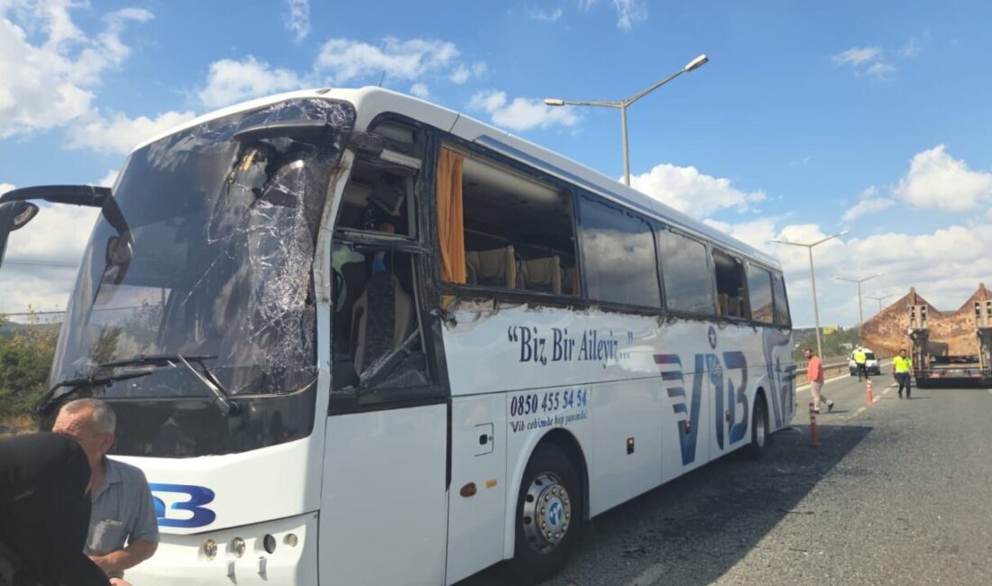 Hasan BOZBEY/ORHANGAZİ (Bursa), – BURSA’nın Orhangazi ilçesinde yolcu otobüsü, yol