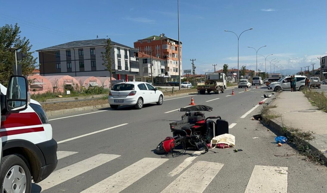 Levent KIZILASLAN/KARASU (Sakarya), – SAKARYA’nın Karasu ilçesinde otomobilin çarptığı elektrikli