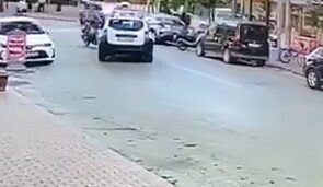 Semih TÜRKER/YENİŞEHİR (Bursa), -BURSA’nın Yenişehir ilçesinde motosiklet ile otomobilin çarpıştığı