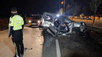 Oktay POLAT/ ERZURUM, – ERZURUM’da sürücüsünün direksiyon hakimiyetini kaybettiği otomobil