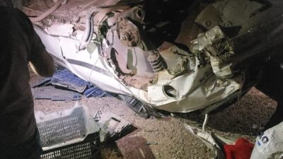 Metin DEĞİRMENCİ/YEŞİLHİSAR (Kayseri), – KAYSERİ’nin Yeşilhisar ilçesinde otomobilin refüje çarpıp