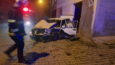 Fatih YILMAZ/TOKAT, – TOKAT’ın Niksar ilçesinde, yol kenarındaki traktör römorkuna