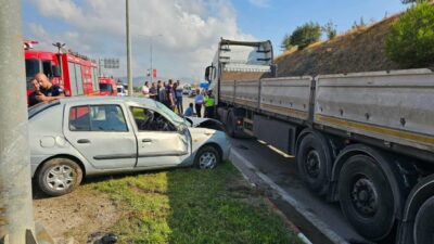 Levent DİKMEN/ÇAN (Çanakkale), – ÇANAKKALE’nin Çan ilçesinde TIR’a çarpan otomobildeki