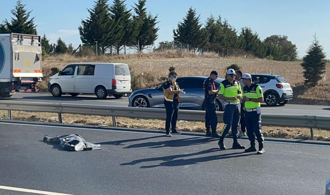 Onur KAYA/ SİLİVRİ(İstanbul), – İSTANBUL’un Silivri ilçesinde yolun karşısına geçerken