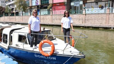 ESKİŞEHİR, – ESKİŞEHİR’de yerli ve yabancı turistlerin Porsuk Çayı’nda gezi