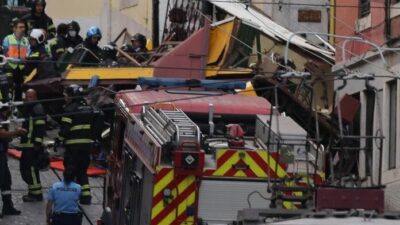 PORTEKİZ, – PORTEKİZ’in başkenti Lizbon’da tramvayın raydan çıktığı kazada 15