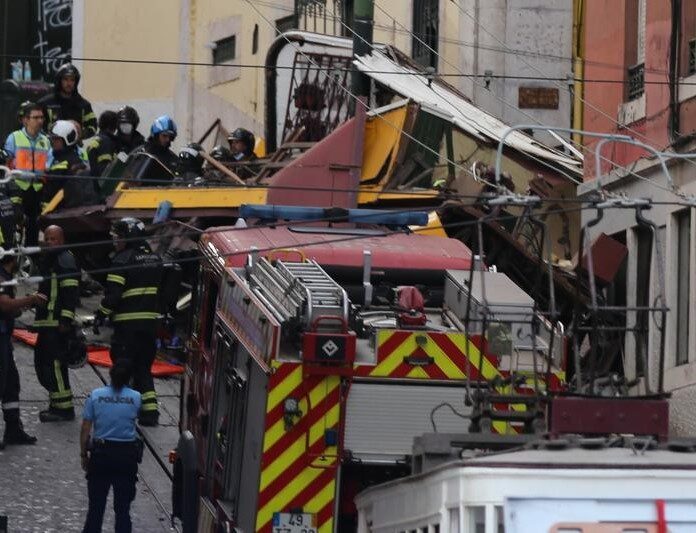 PORTEKİZ, – PORTEKİZ’in başkenti Lizbon’da tramvayın raydan çıktığı kazada 15